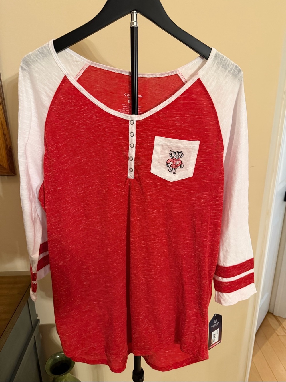 Wisconsin Badgers Colosseum‎ XXL Raglan Henley NWT